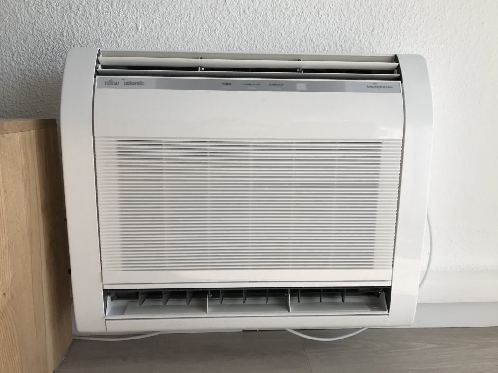 Console de climatisation à Villeveyrac